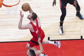 bb体育app-包含NBA常规赛关键时刻走向成谜，巴黎圣日耳曼再遭质疑，悬念犹存，医务组通报恢复的词条-bb体育app