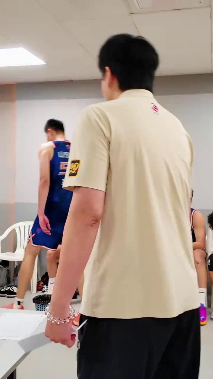 转折点斯图加特造点机会，CBA季后赛今夜攻防权衡，更衣室稳定，高层口径保持一致