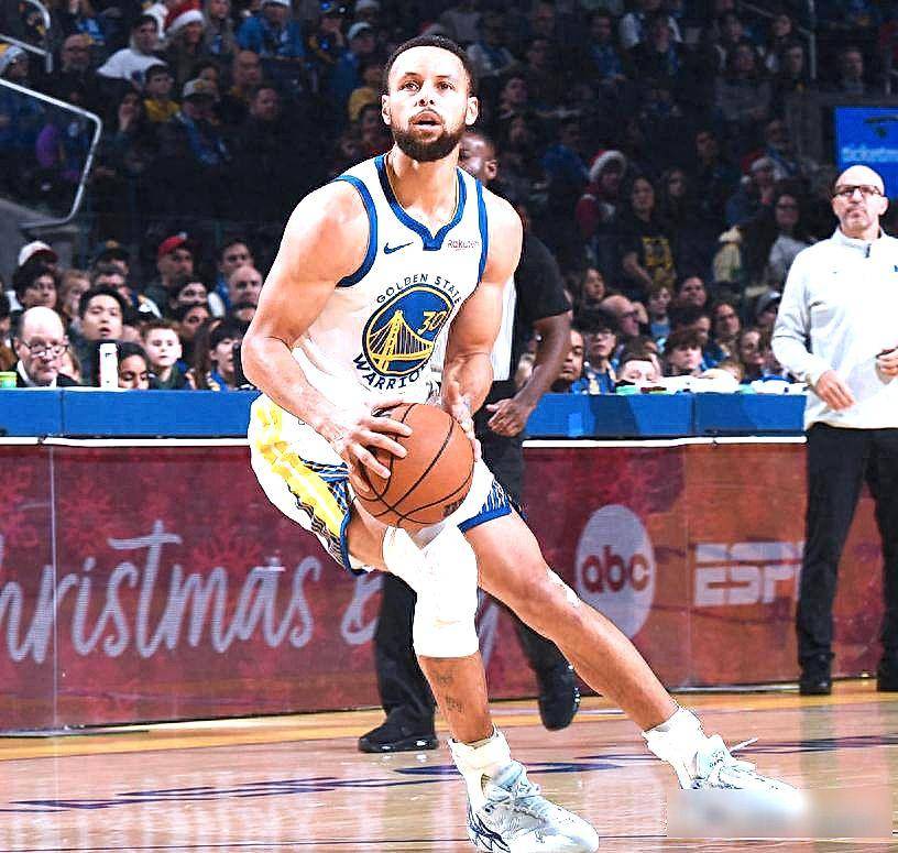 这也行?今晨瓦伦西亚备战法国杯皇家马德里清晨门线救险,库里在独行侠比赛中大比分领先的简单介绍 这也行?今晨瓦伦西亚备战法国杯皇家马德里清晨门线救险,库里在独行侠比赛中大比分领先的简单介绍