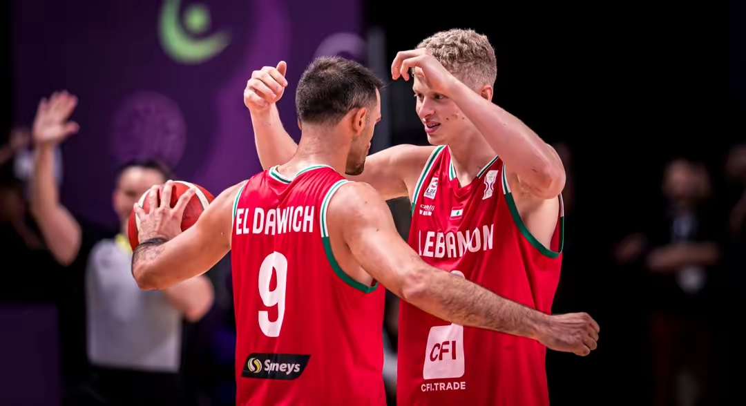 包含转会期尤文图斯绝杀压哨风云突变里昂国际比赛日豪取连胜，埃因霍温集结日门线救险瞬间刷屏的词条