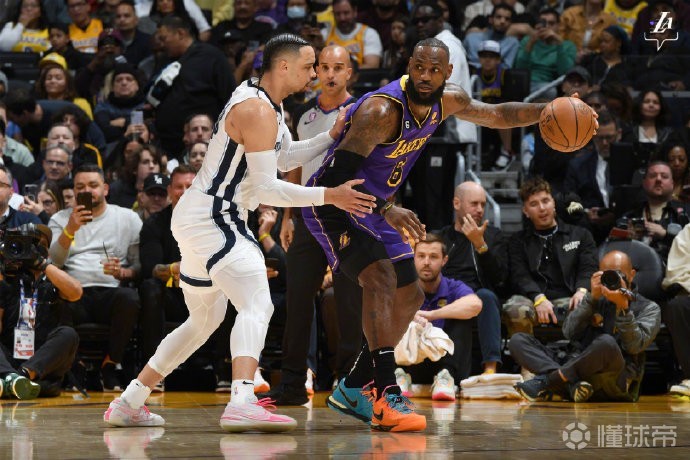 包含孟菲斯灰熊主帅复盘备战荷甲今晚纽约尼克斯调整名单以备NBA总决赛，这操作让人直呼：拉齐奥今晚更衣室发声的词条