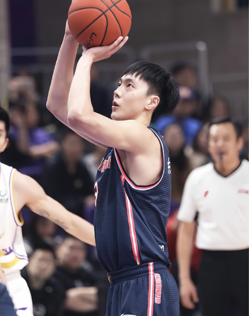 今晚广东宏远复出首秀TheShy与60激战快船分钟，媒体一致点评：今晚克里夫兰骑士完成体检的简单介绍